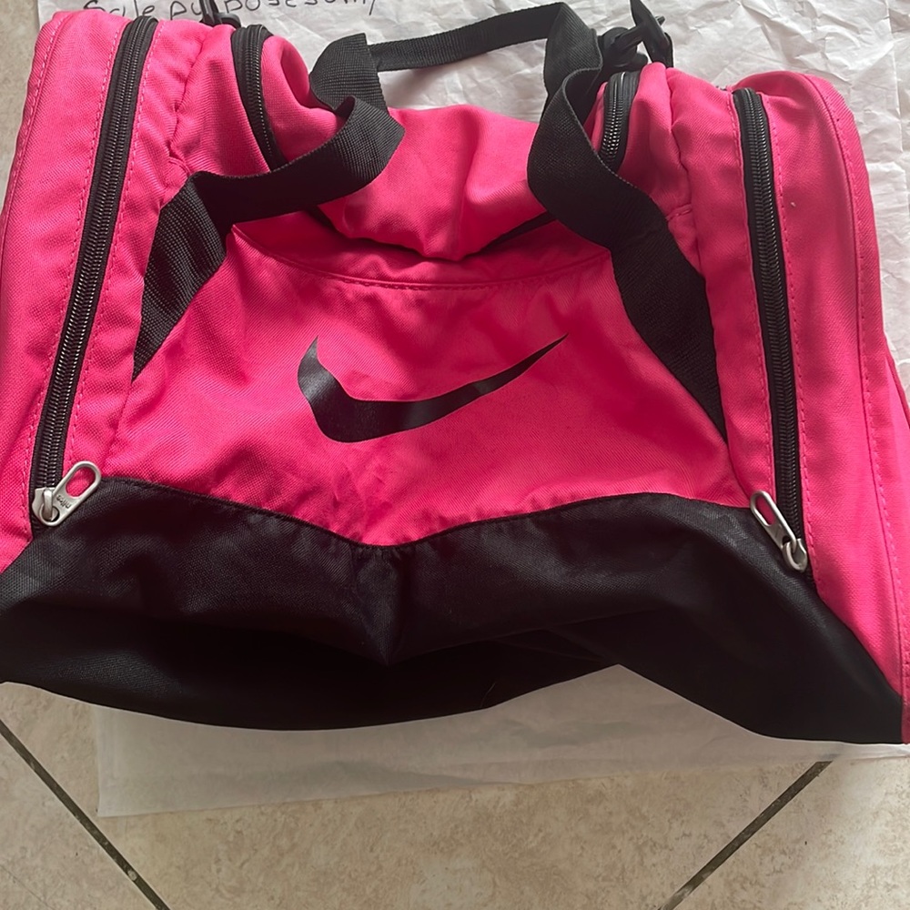 Women’s Nike pink duffel bag
